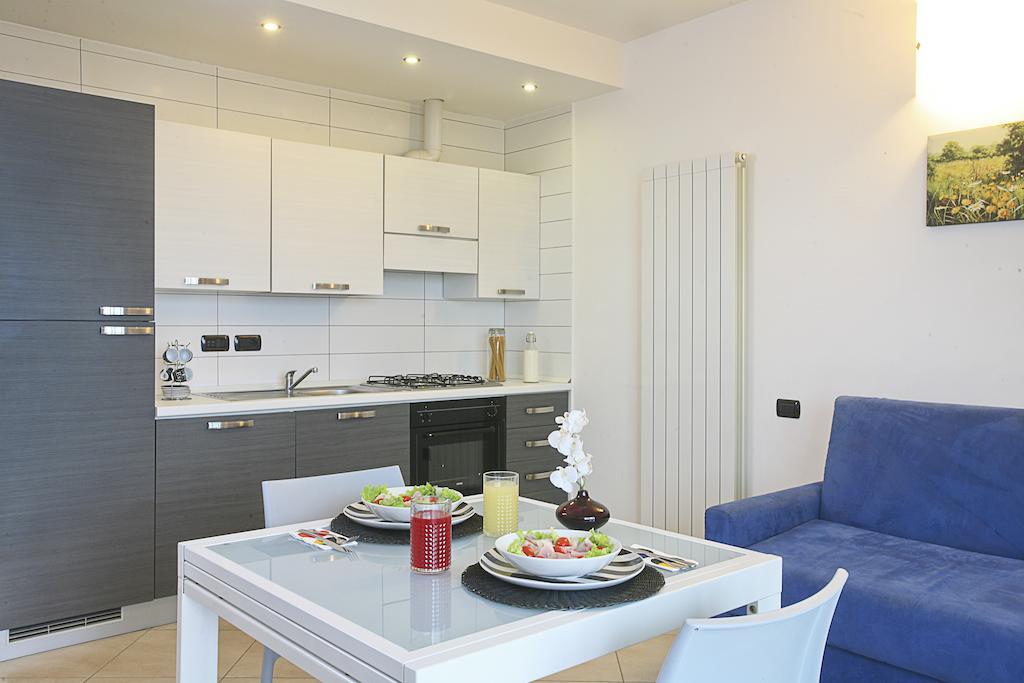 Residence A-More Ріміні Екстер'єр фото