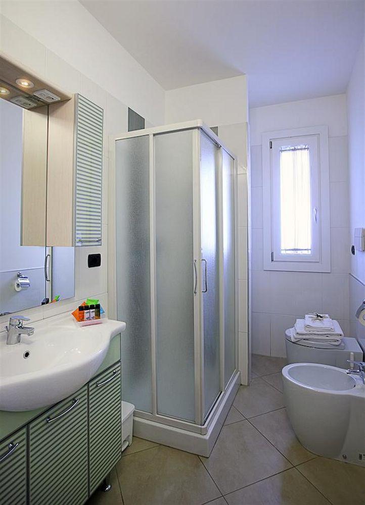 Residence A-More Ріміні Екстер'єр фото
